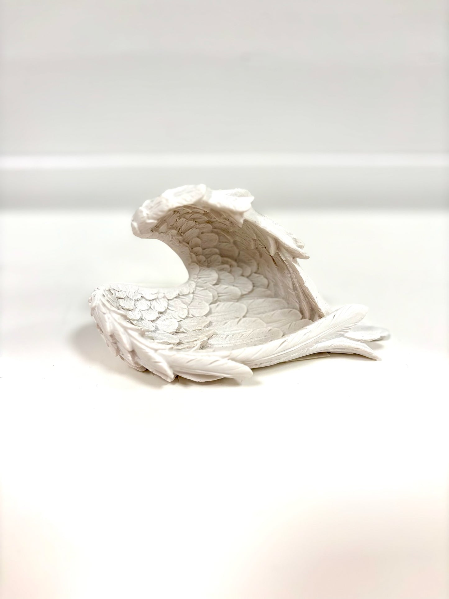 WHITE HEART ANGEL WING DISH